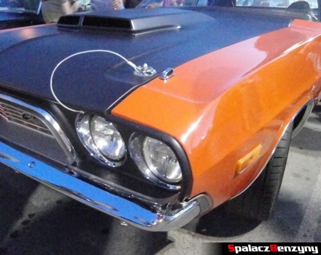 Lampa Dodge Challenger na Lubelskie Klasyki Noc